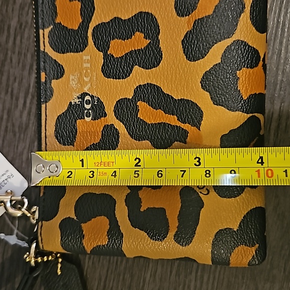 New w/ Tags! COACH WRISTLET/WALLET CHEETAH Print & black Trim - Picture 8 of 8